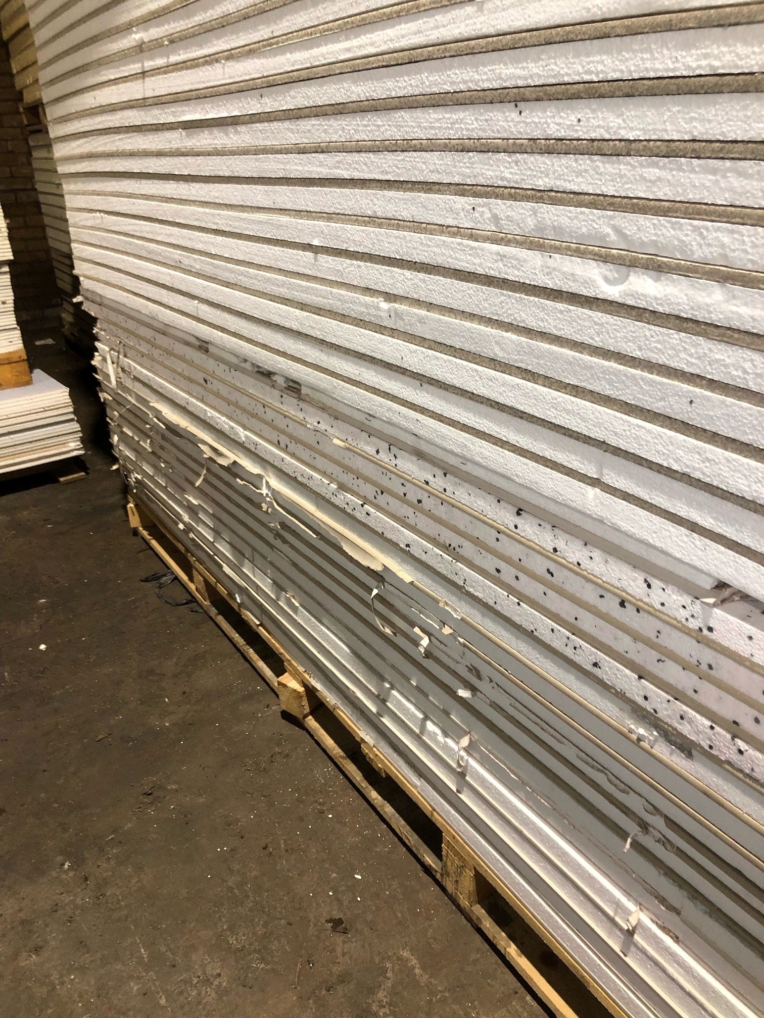 Thermal Insulated Plasterboard EPS70 Basic Board – 2400mm x 1200mm Pallet Deal 36x 37.5mm (DAMAGED SECONDS) - Image 2