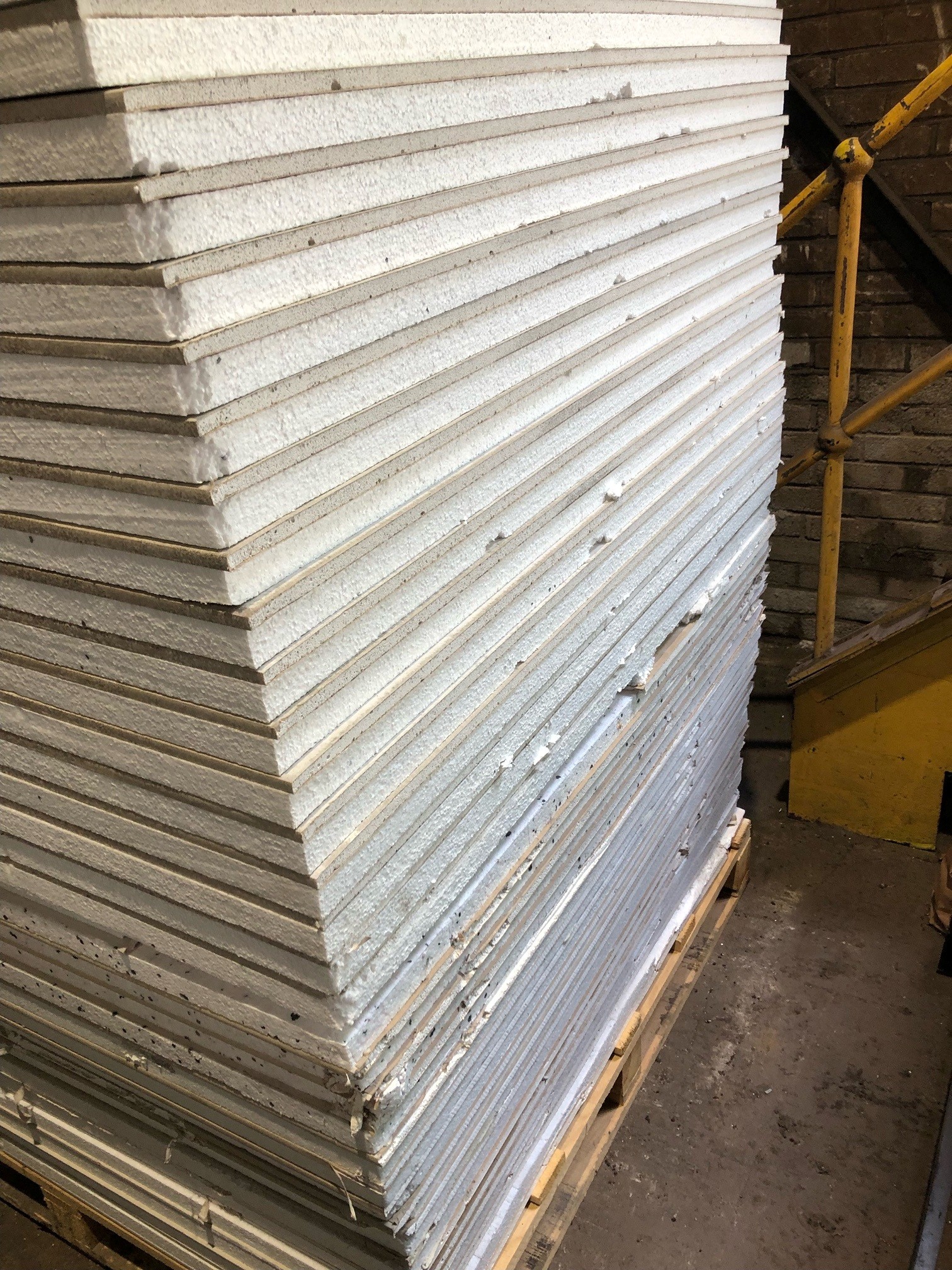 Thermal Insulated Plasterboard EPS70 Basic Board – 2400mm x 1200mm Pallet Deal 36x 37.5mm (DAMAGED SECONDS) - Image 3